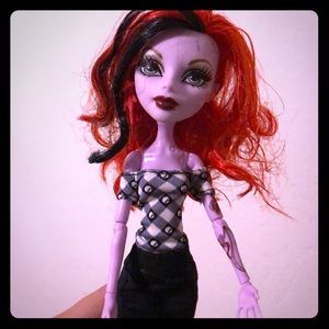 👧🏻 MONSTER HIGH DOLL; OPERETTA